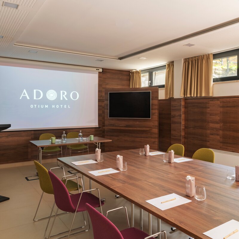 meetingroom (1).jpg